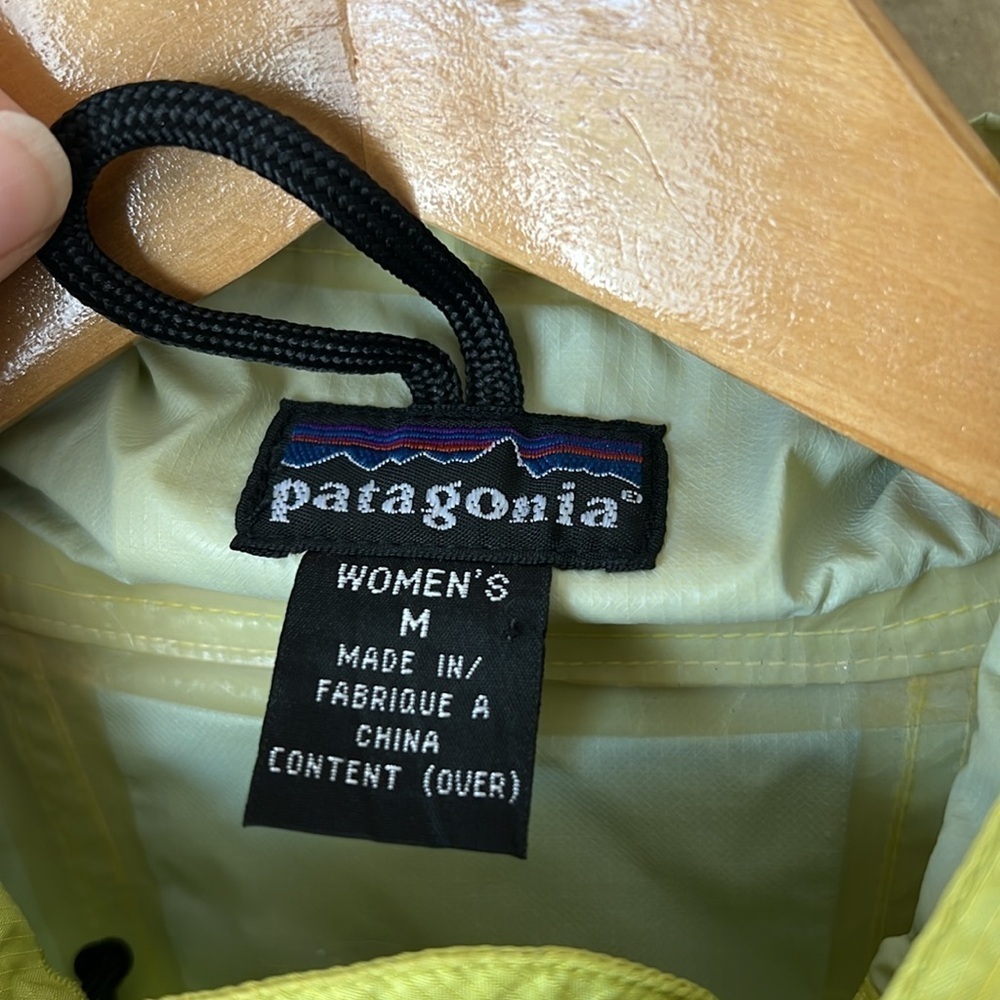 Patagonia neon yellow weatherproof jacket - Picture 5 of 12